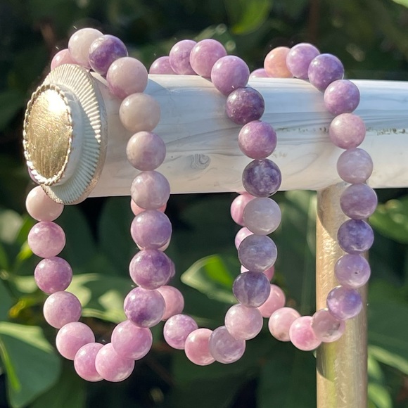 8mm Purple Lepidolite Stretch Bead Bracelet - Picture 4 of 5